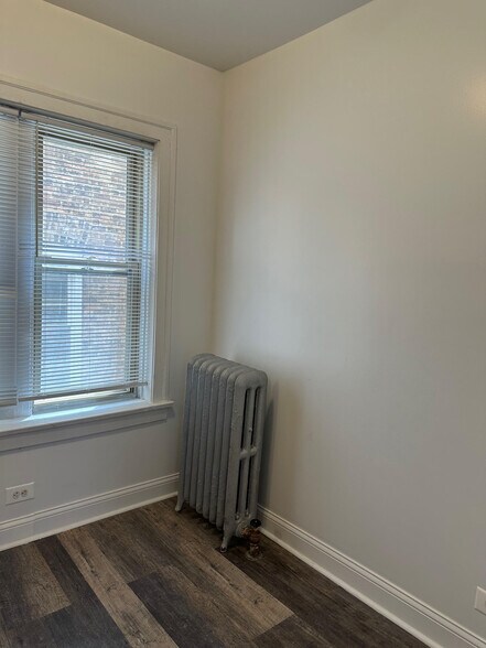 Building Photo - 1637 W Estes Ave