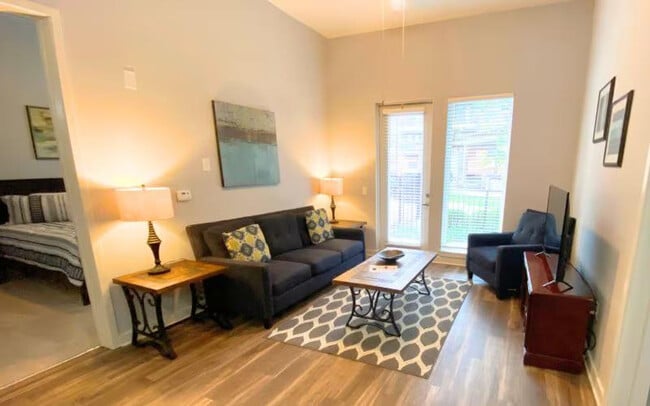 Building Photo - 225 Sandy Springs Cir