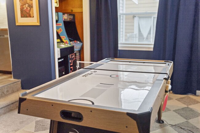 Building Photo - 1710 Hess Blvd