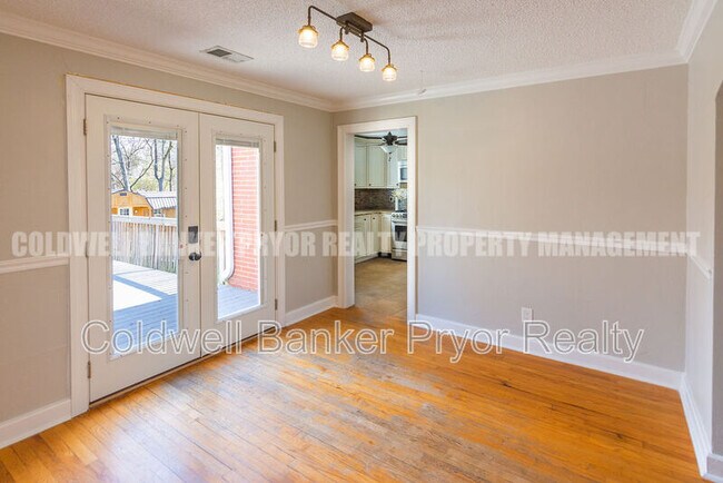 Building Photo - 128 S St Marks Ave