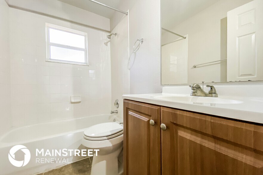 Building Photo - 1701 Larkin Rd