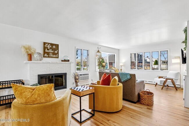 Building Photo - 1850 Fernwood Rd