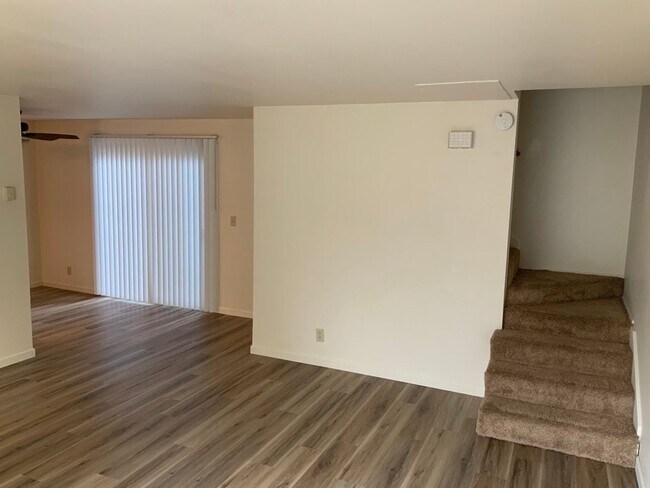 Building Photo - 2 Bedroom Duplex Near Autzen Stadium