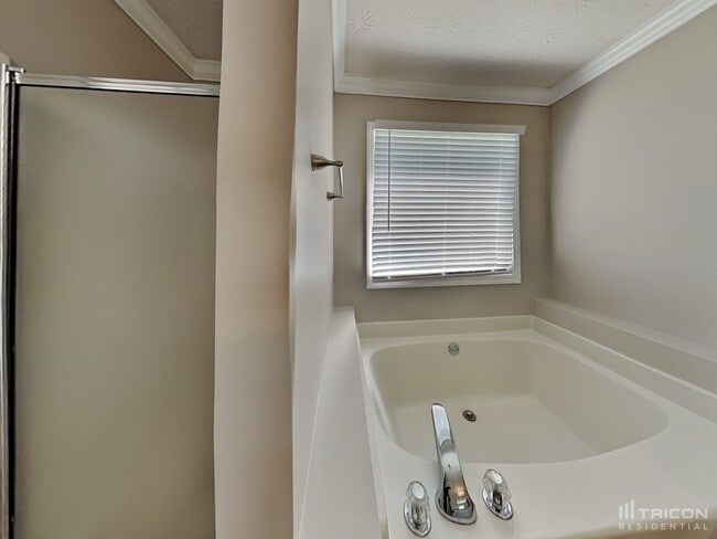 Building Photo - 802 Plantation Court Loganville GA