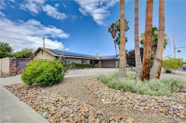 Building Photo - 2712 W Oakey Blvd