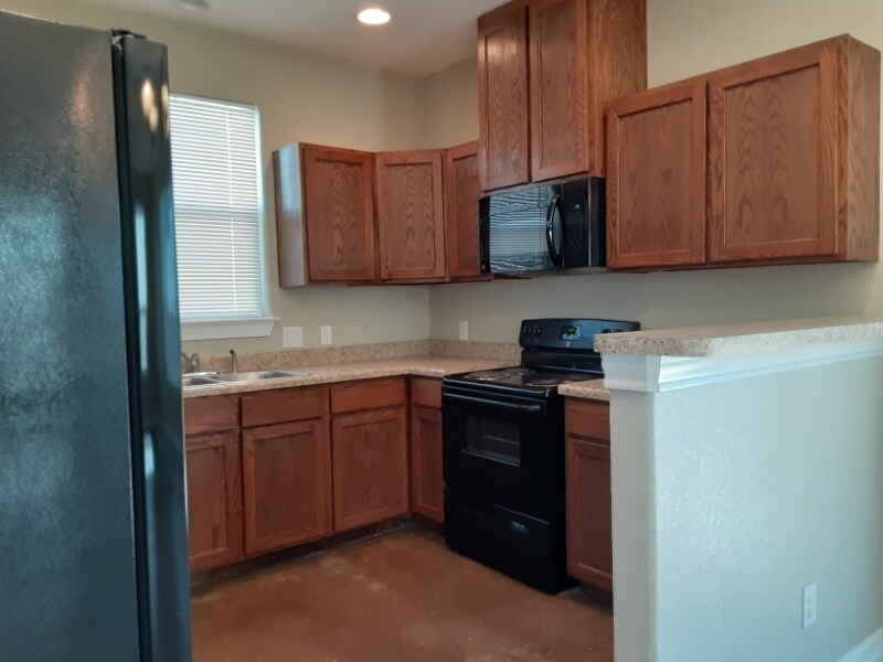 Building Photo - 106 Cornell Ave