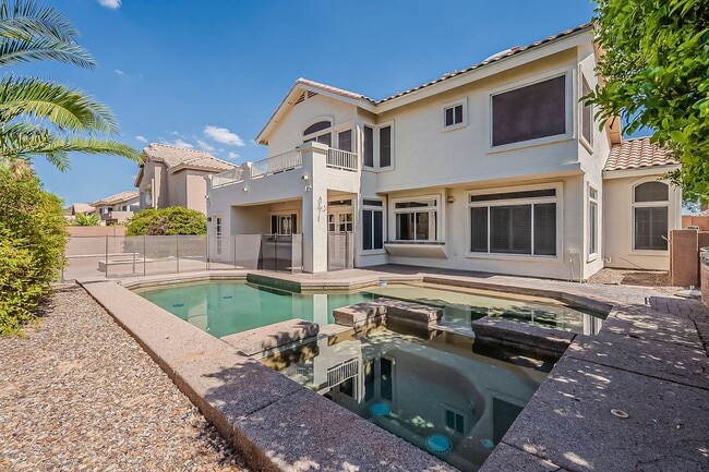 Building Photo - Welcome to your private Oasis!!