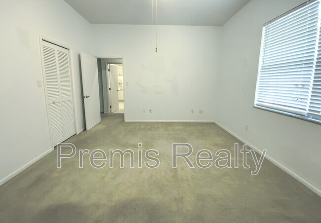Building Photo - 642 Weathersfield Dr