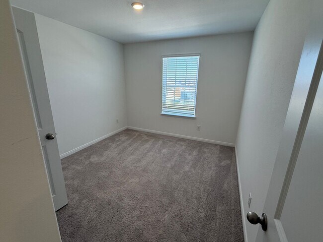 Building Photo - Move-In Ready 4BR with Private Yard & Fire Pit – Won’t Last!