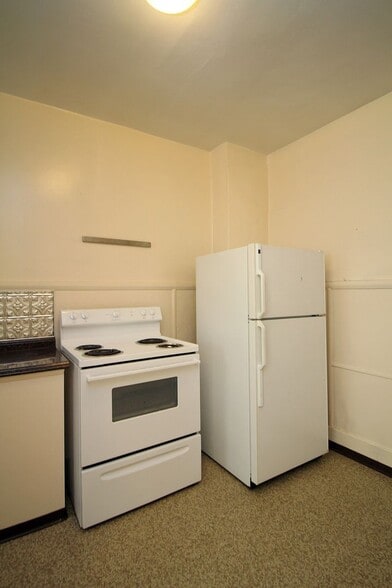 Building Photo - 2200 SE Ivon St