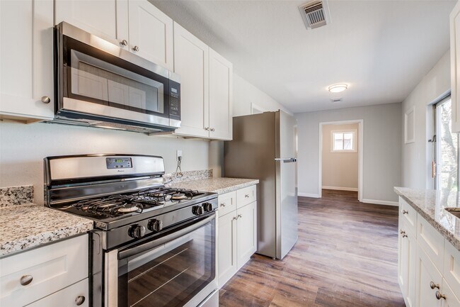 Building Photo - 8615 Josie St