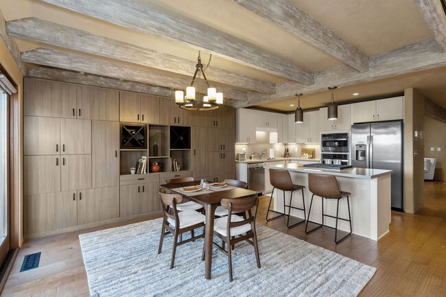 Building Photo - Gorgeous Furnished 2-Bed, 2-Bath Townhouse...
