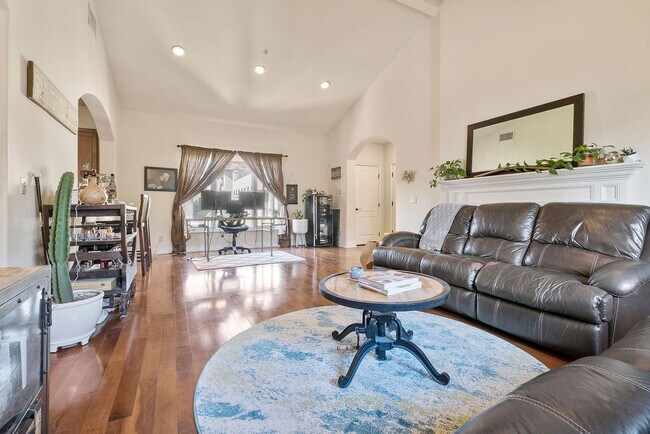 Living room - 108 S El Molino Ave