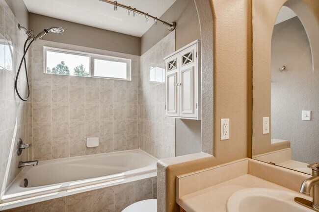Building Photo - Gorgeous light and bright home in desirable Hearth neighborhood