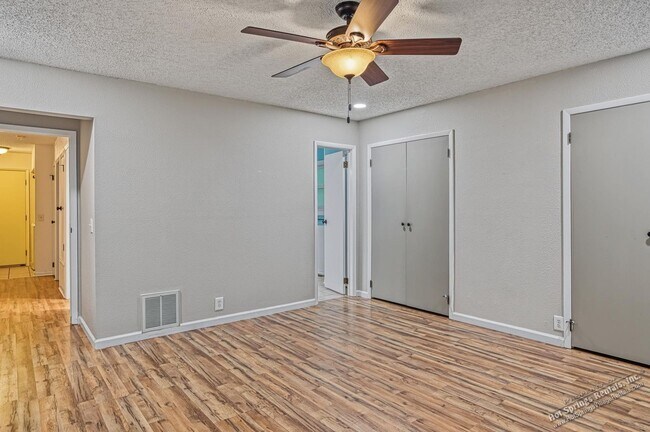 Building Photo - 8 Tarifa Ln