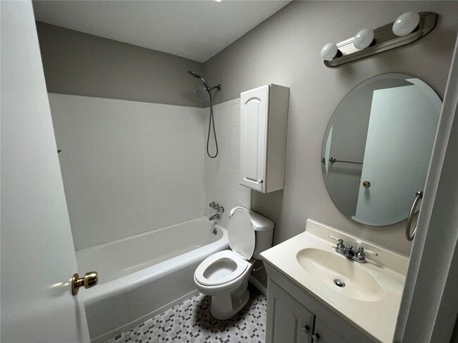 Building Photo - 3920 Spanish Oak Dr