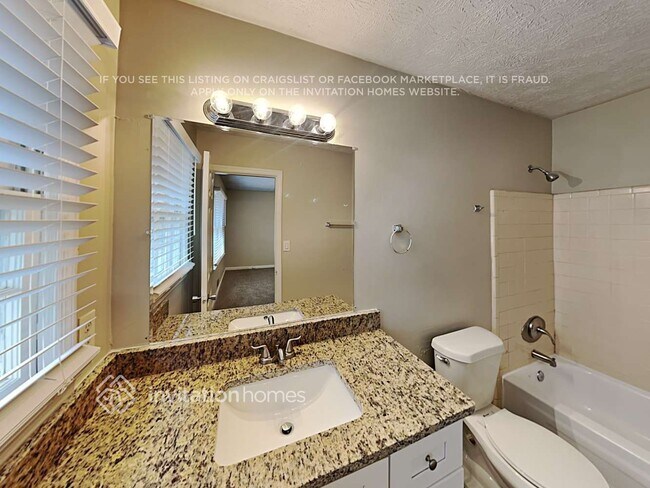 Building Photo - 4141 Hickory Dr