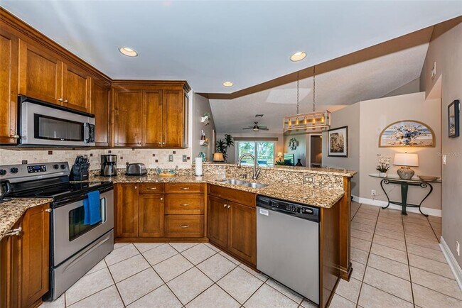 Building Photo - 6020 Bahia Del Mar Cir N