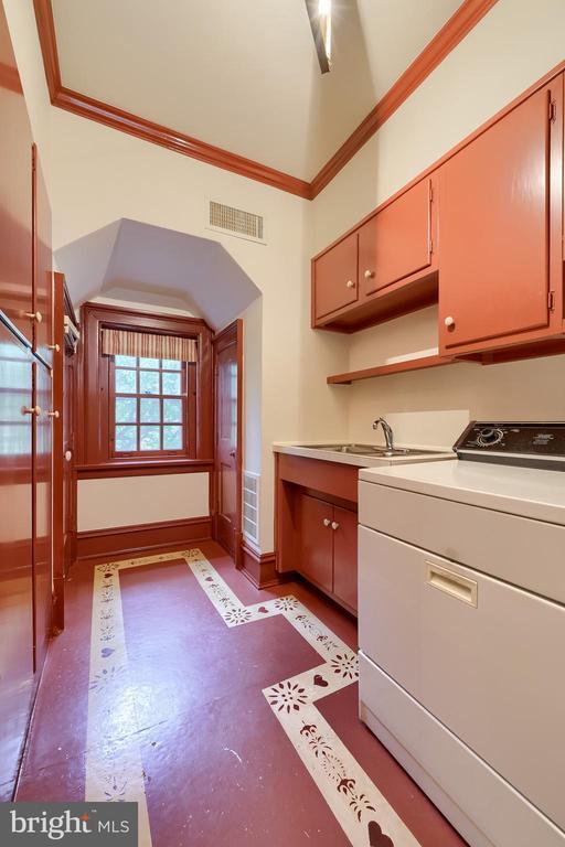 Building Photo - 226 E Caracas Ave