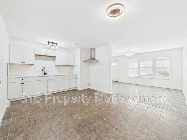 Building Photo - 8506 E 111 St