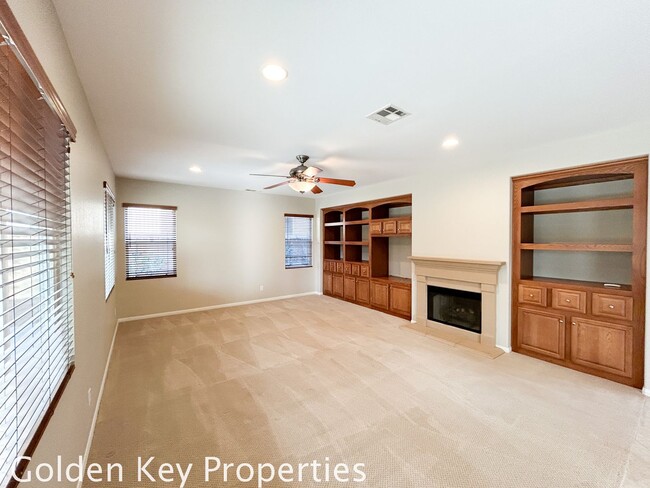 Building Photo - Beautiful Executive home located in the Ra...