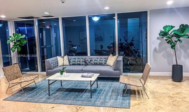 Building Photo - 170 SE 14th St