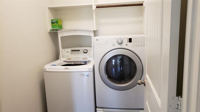 Building Photo - 1305 Rembrandt Dr