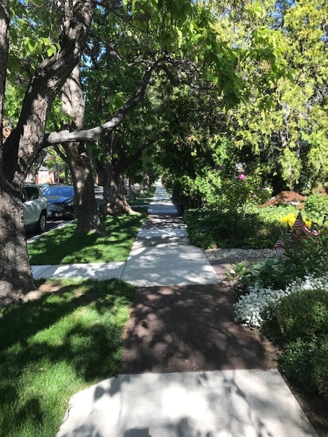 Building Photo - DUPLEX - NOSTALGIC - OLD SOUTHWEST - ON-SI...