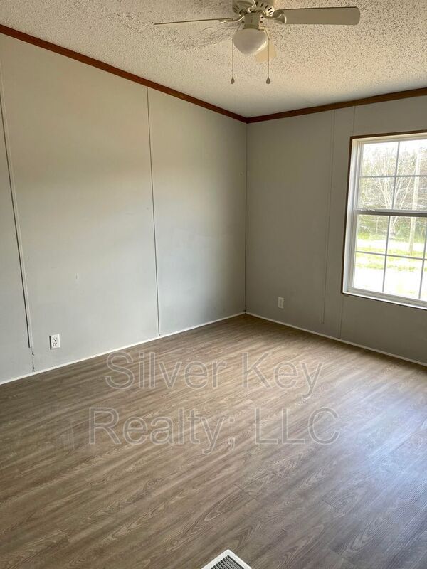 Building Photo - 137 H St