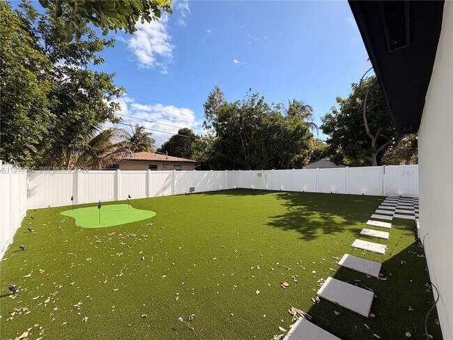 Building Photo - 1532 N Andrews Ave