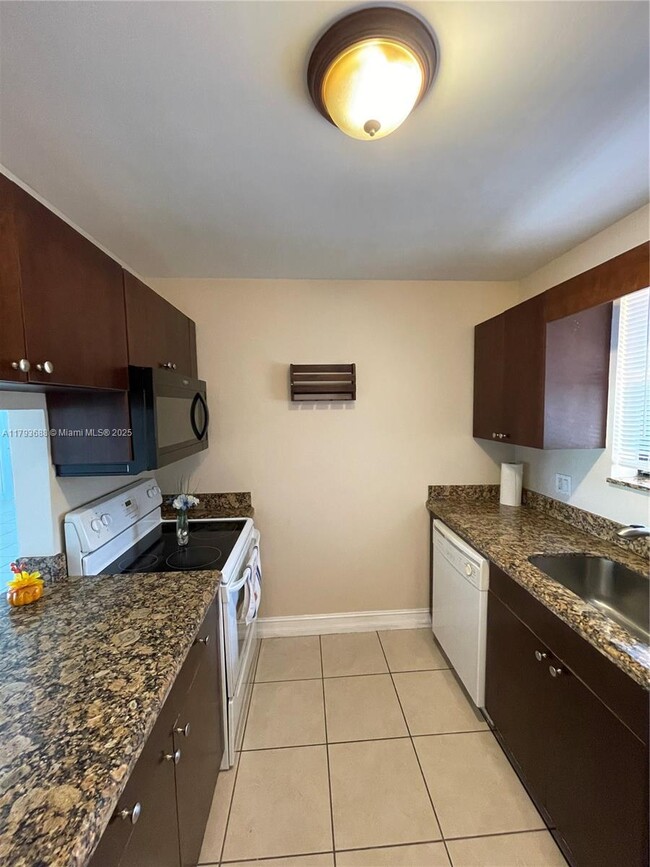 Building Photo - 11453 NW 39th Ct