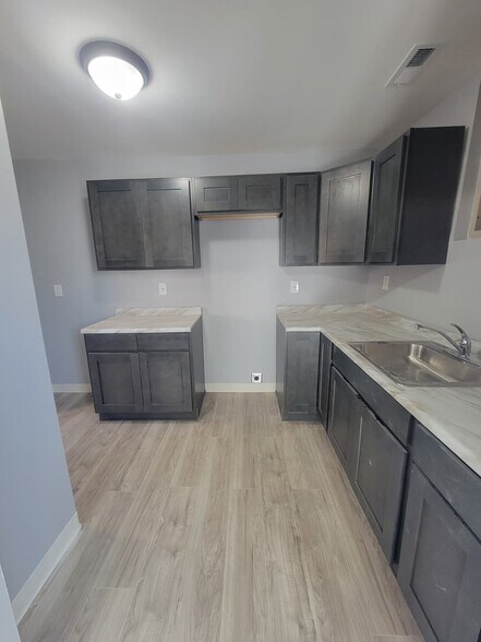 Building Photo - 1816-1816 N James H McGee Blvd