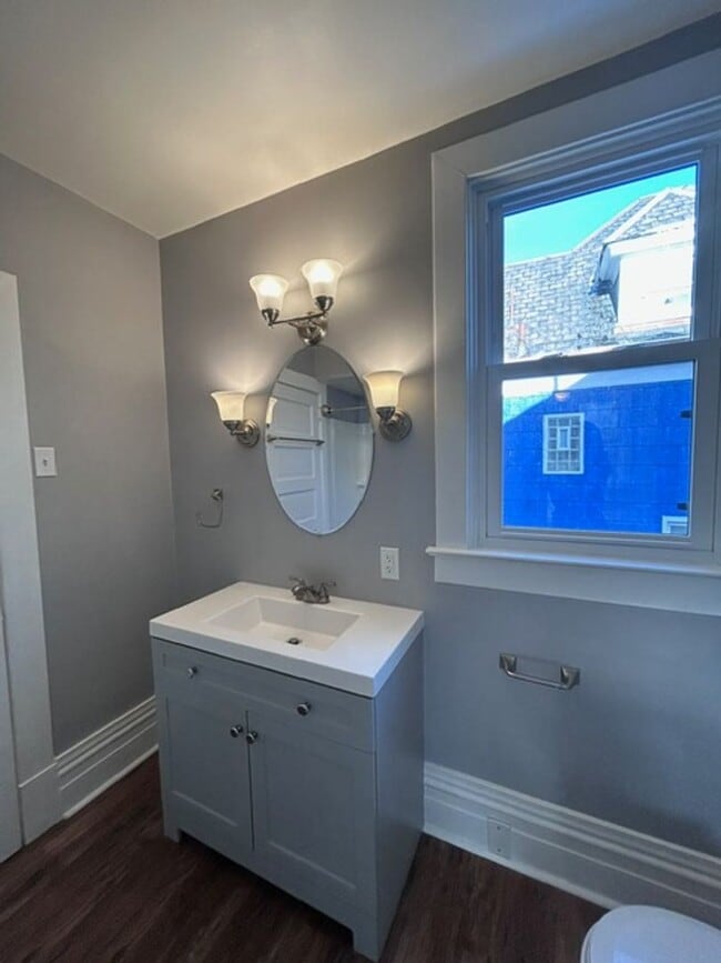 Building Photo - wat195