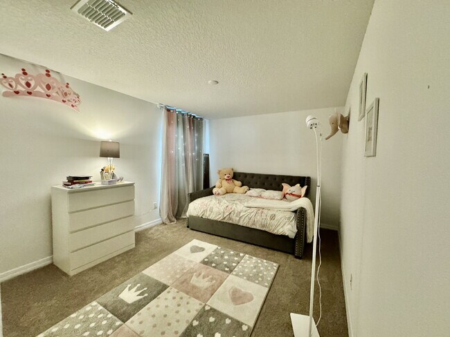 Building Photo - "Spacious 5-Bedroom Sanctuary with 4 Full ...