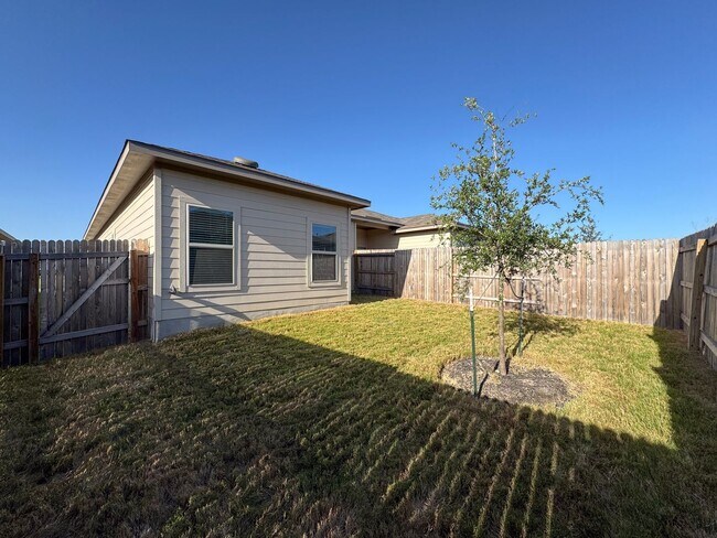 Building Photo - 9306
