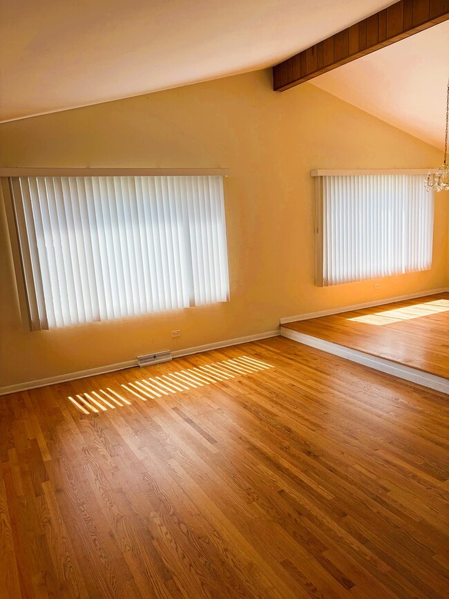 Building Photo - 5250 Jarvis Ave