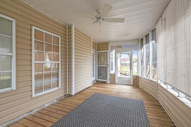 Building Photo - 2075 Igou Crossing Dr