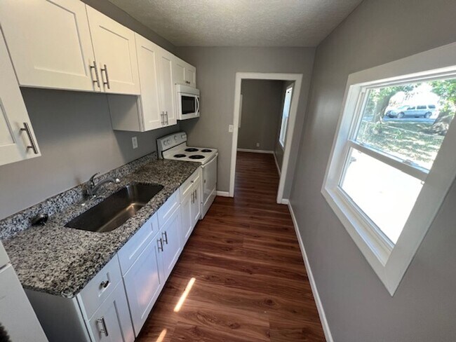 Building Photo - A Great 3BD/1BA Single Family Home!