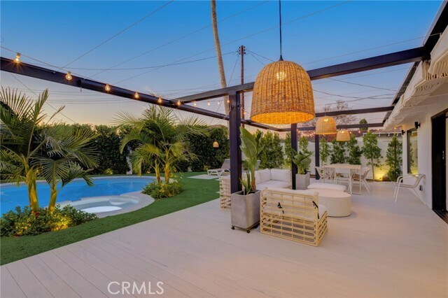 Building Photo - 8161 Encino Ave