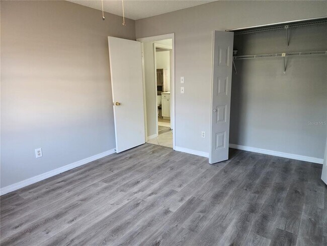 Building Photo - 1102 Halton Ct