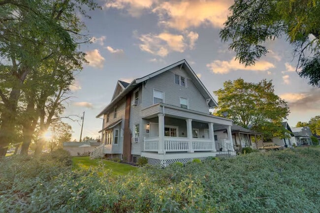 Building Photo - TheSuiteOne @ The Garland Suites (Furnished)