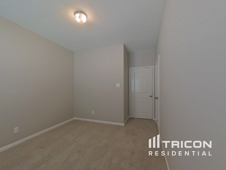 Building Photo - 14090 Waukegan Way S