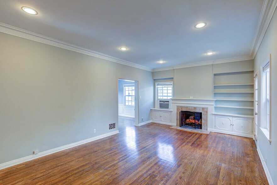 Building Photo - 127 N Harper Ave
