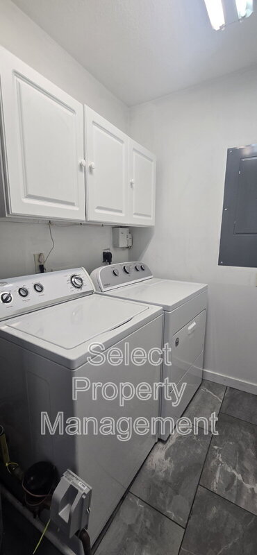 Building Photo - 4808 Tyrone Rd
