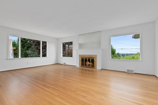 Building Photo - 4bd/2ba Seattle Home