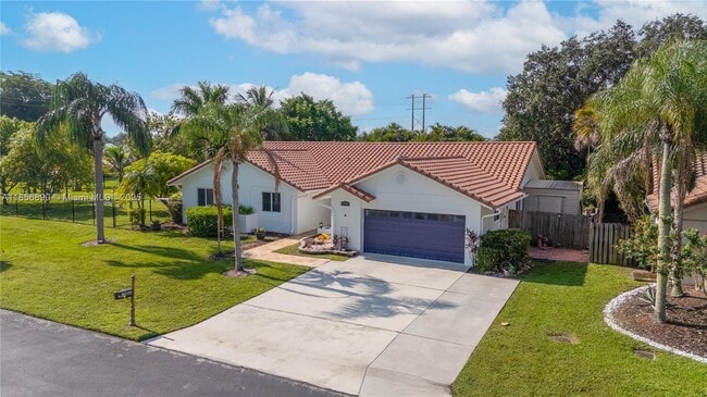 Building Photo - 15800 Surrey Cir