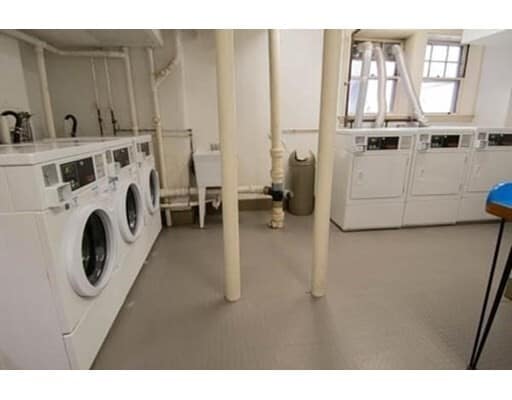 Building Photo - 71 Martin St