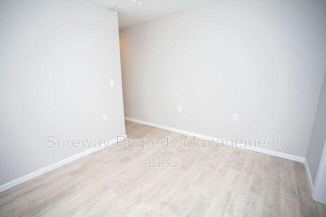 Building Photo - 37 Claypoole Ave