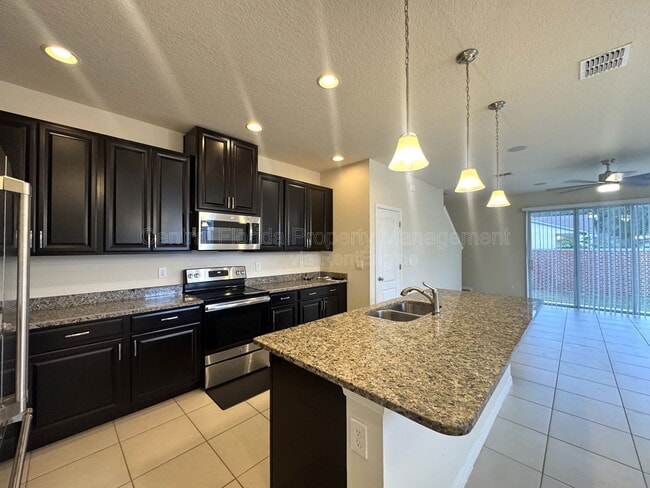 Building Photo - 590 Prospect Point