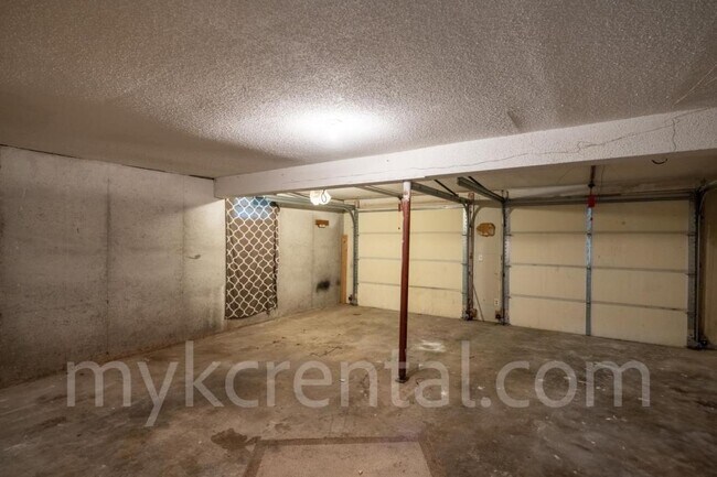 Building Photo - 6441 Hallet St